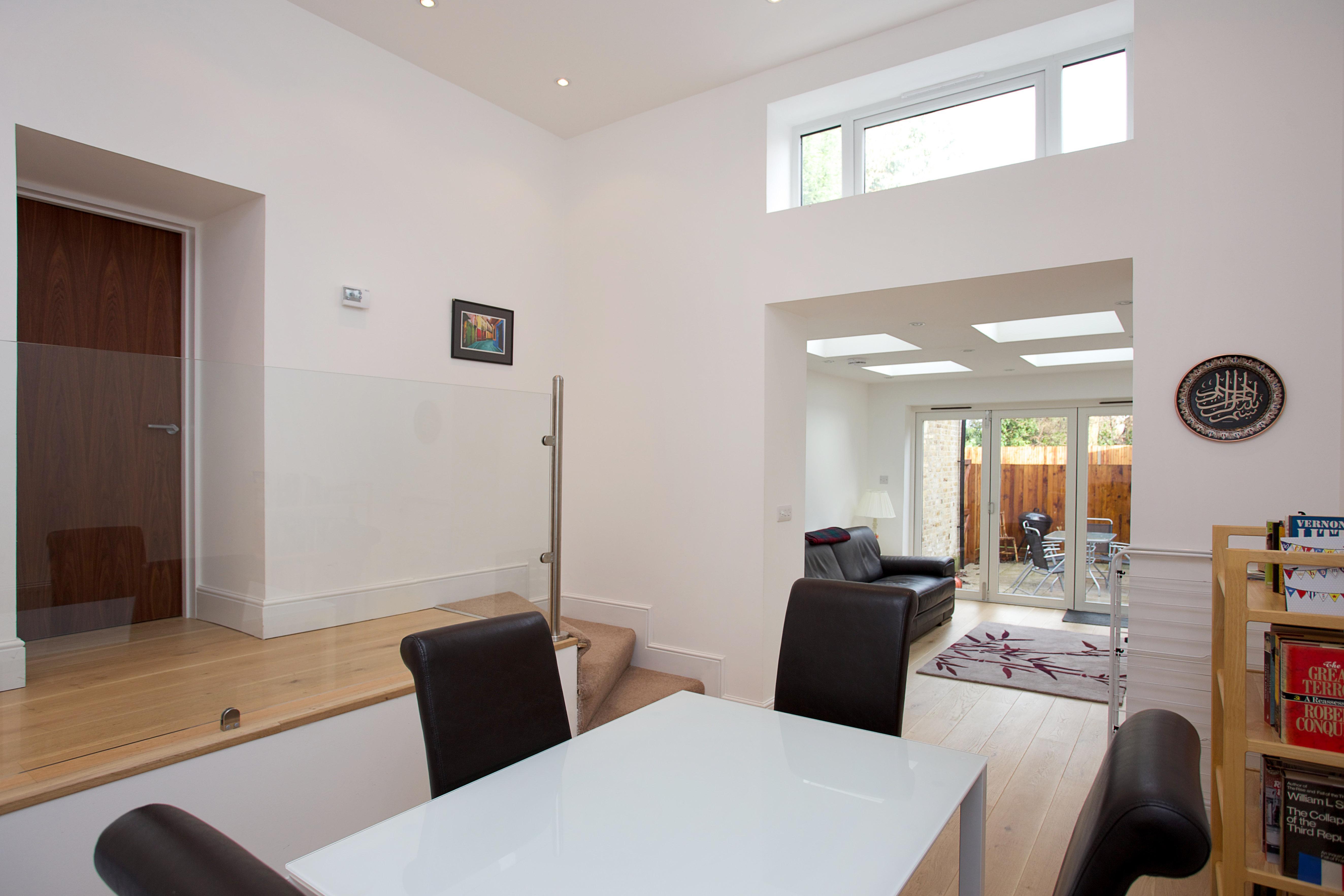 Flat Sternhold Avenue in Greater London