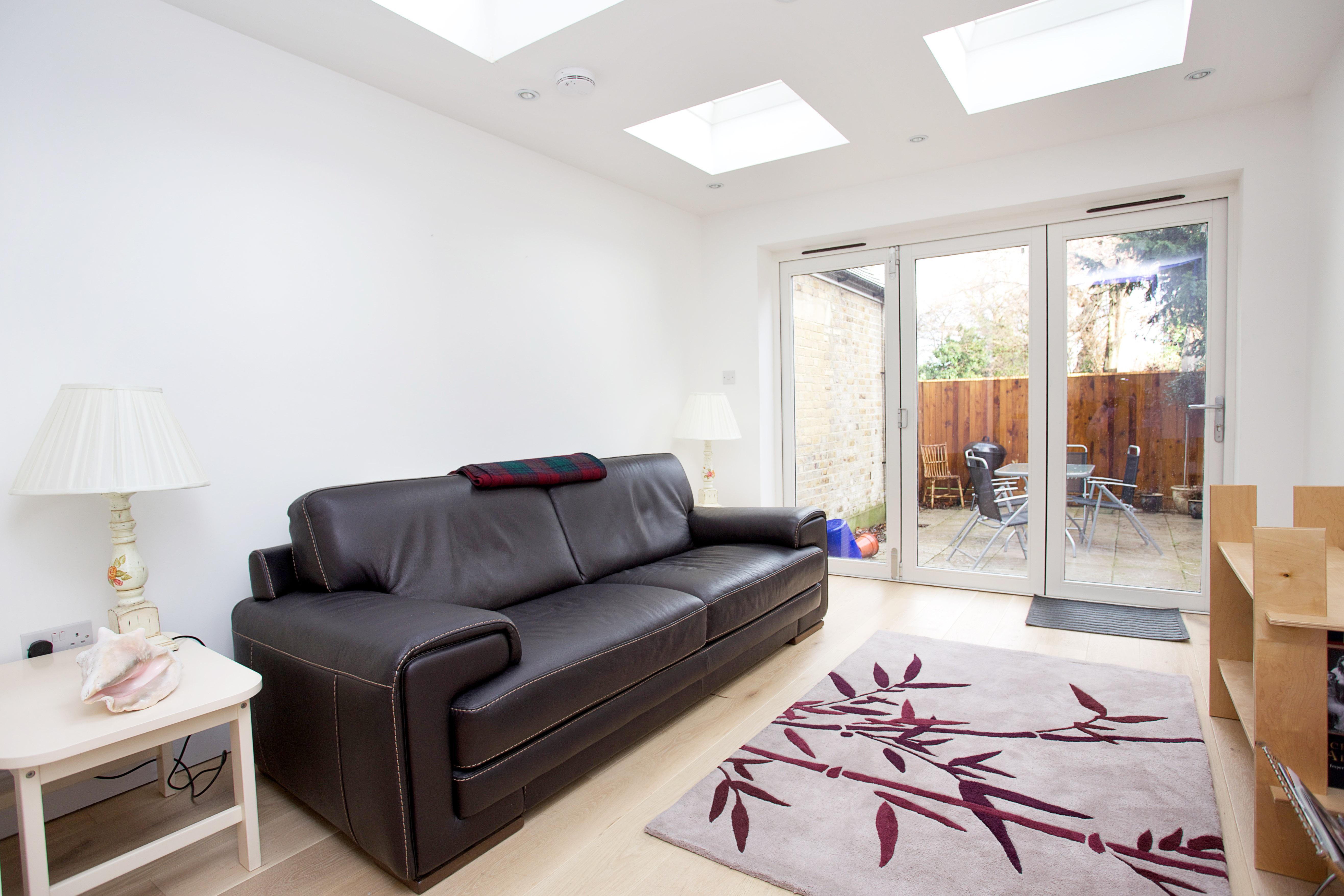 Flat Sternhold Avenue in Greater London