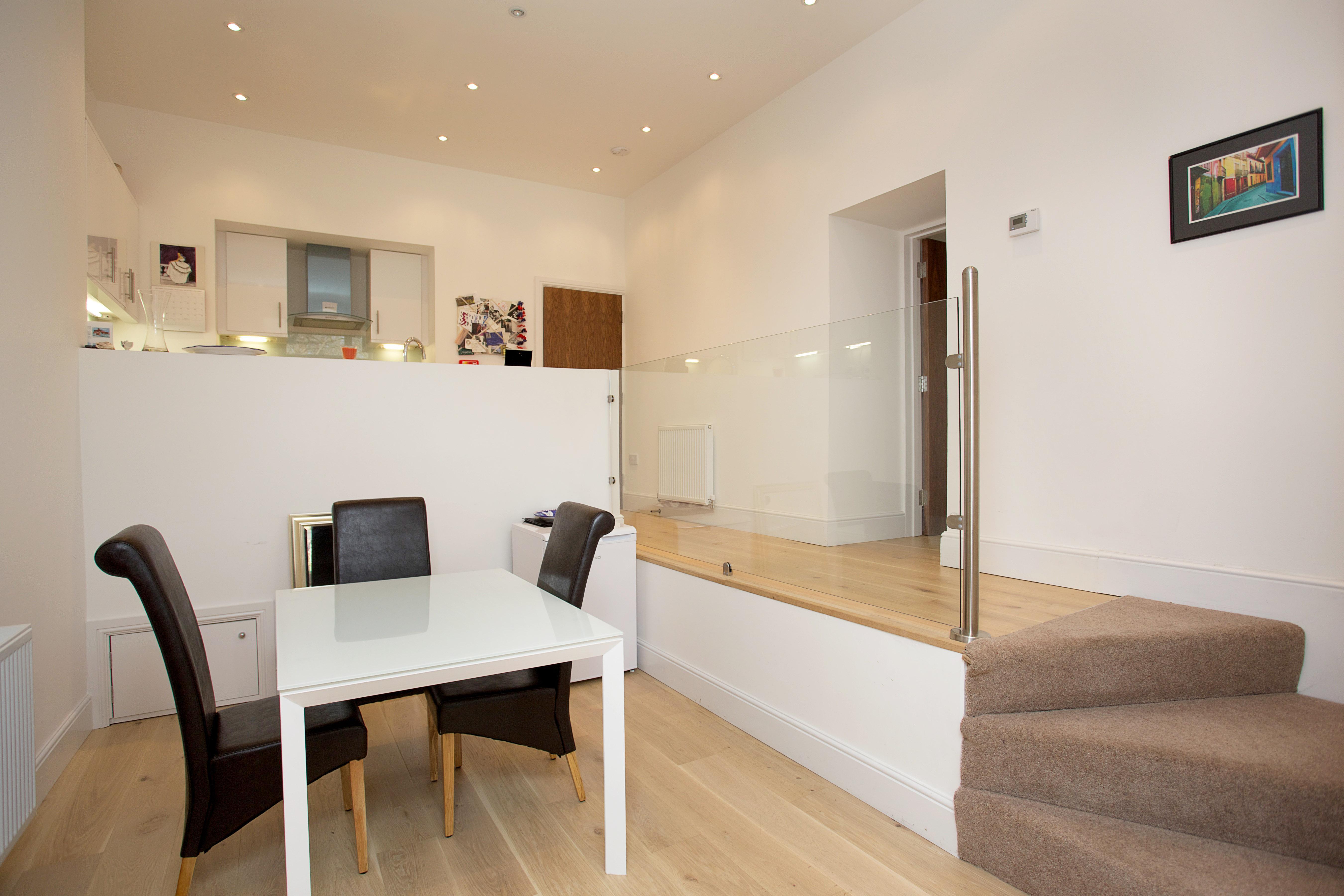 Flat Sternhold Avenue in Greater London