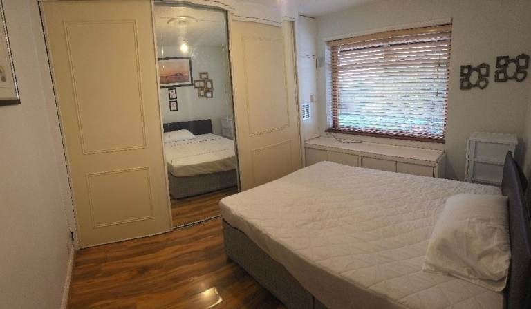 Room Stanley Avenue in Greater London
