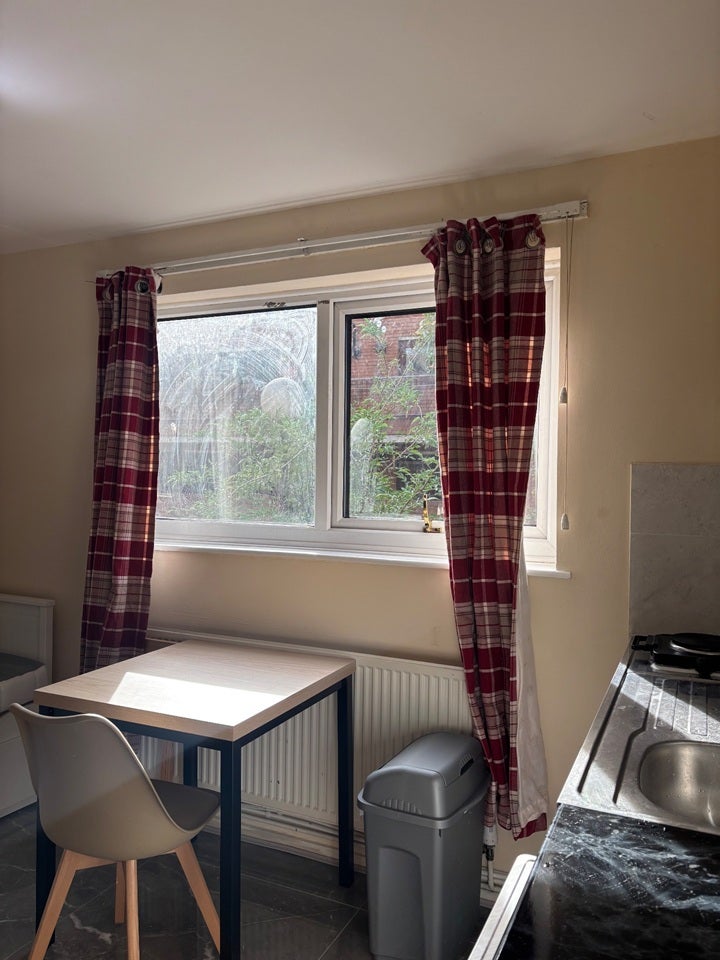 Flat Russet Crescent in Greater London