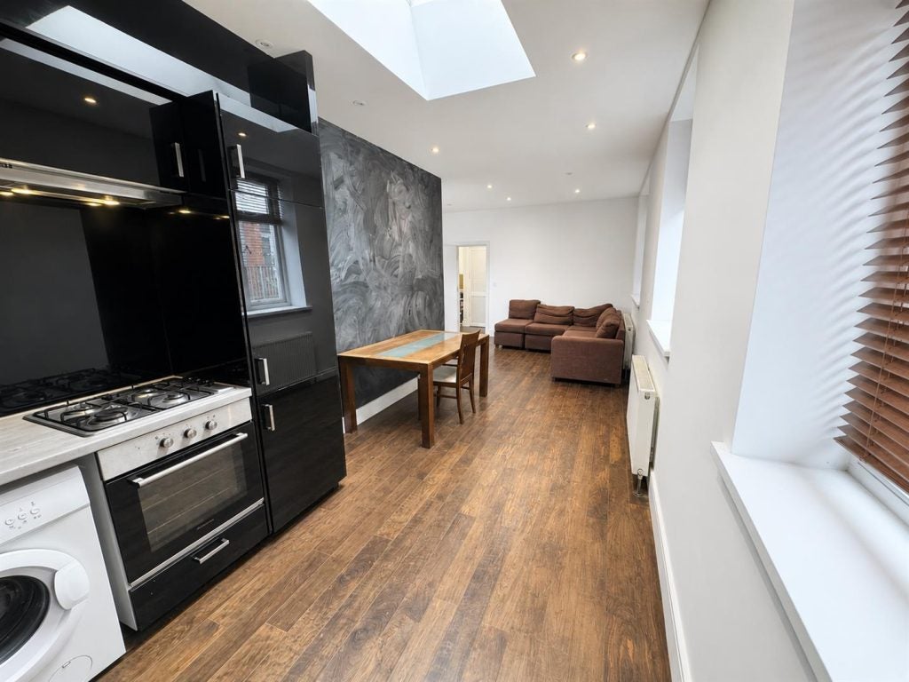 Flat Coleridge Lane in Greater London