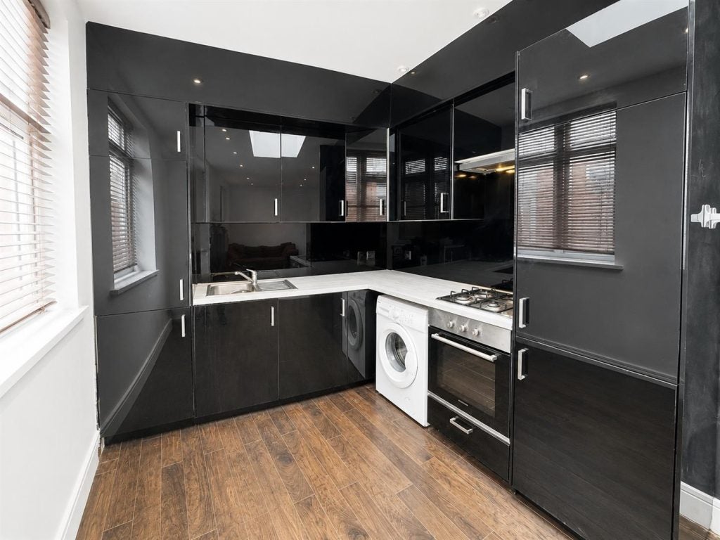 Flat Coleridge Lane in Greater London