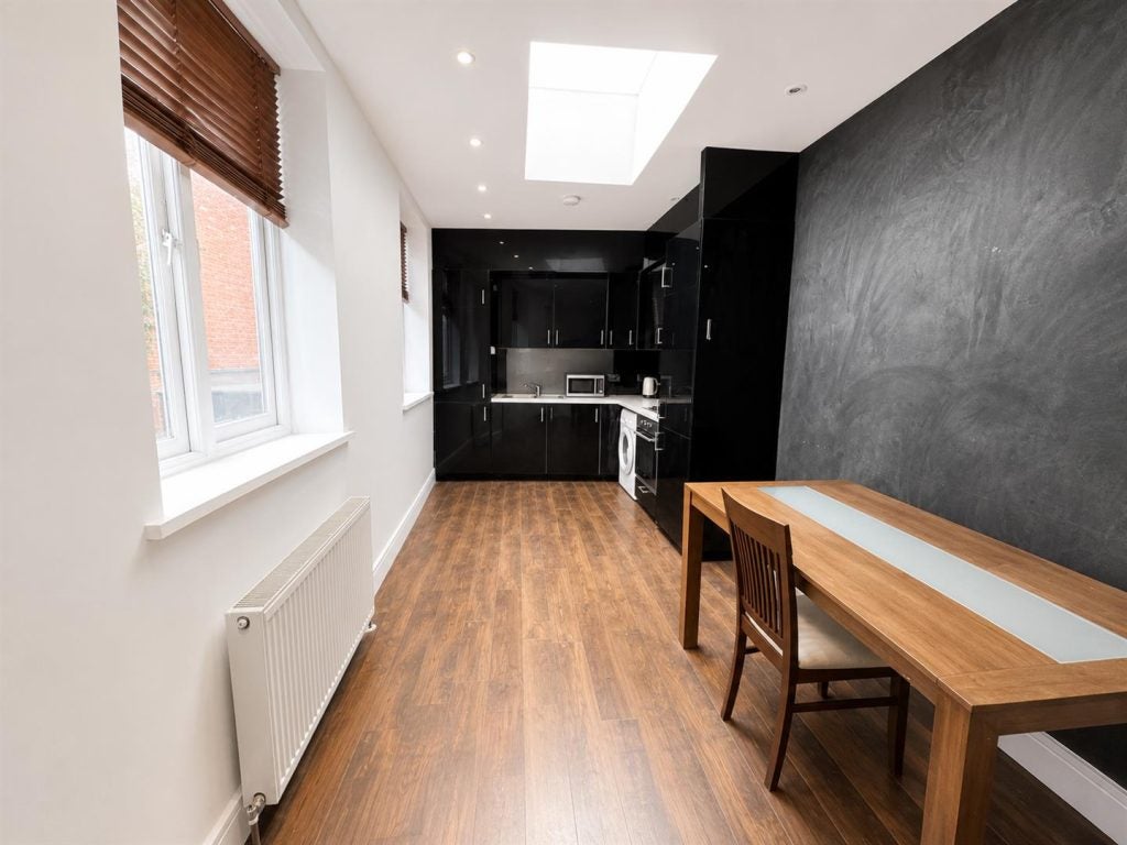 Flat Coleridge Lane in Greater London