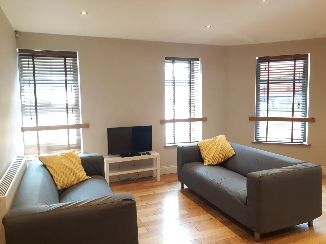 Flat Ferdinand Street in Greater London