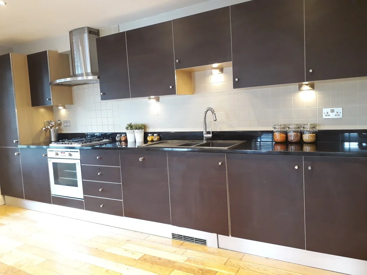 Flat Ferdinand Street in Greater London