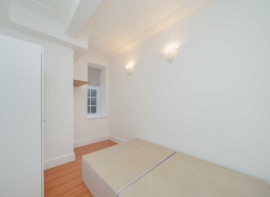 Flat Finchley Road in Greater London