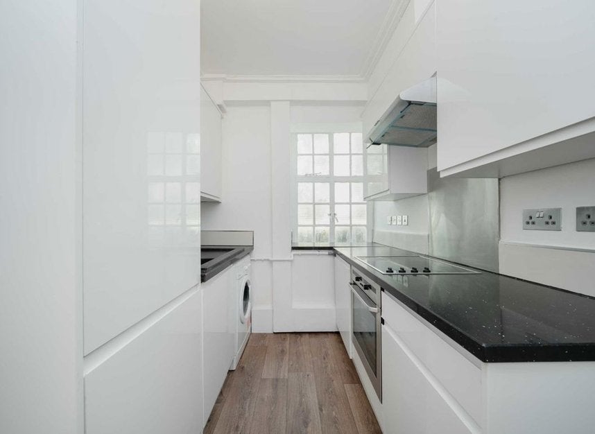 Flat Finchley Road in Greater London