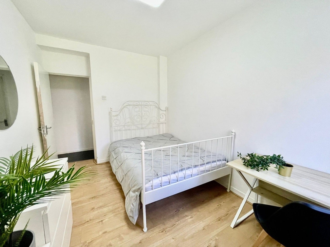 Room Lambeth Walk in Greater London
