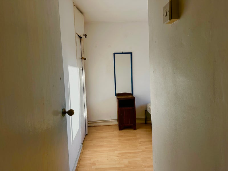 Room Crondall Street in Greater London