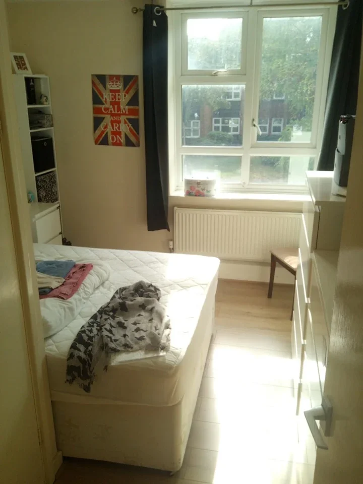 Flat Falcon Grove in Greater London