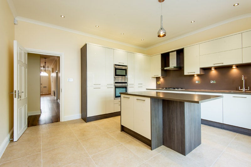 House Crediton Hill in Greater London