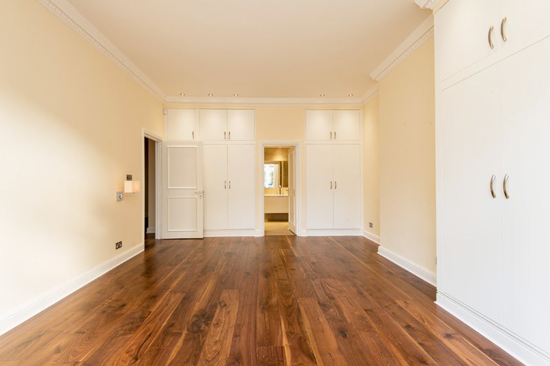 House Crediton Hill in Greater London