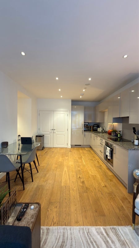 Room Ponton Road in Greater London
