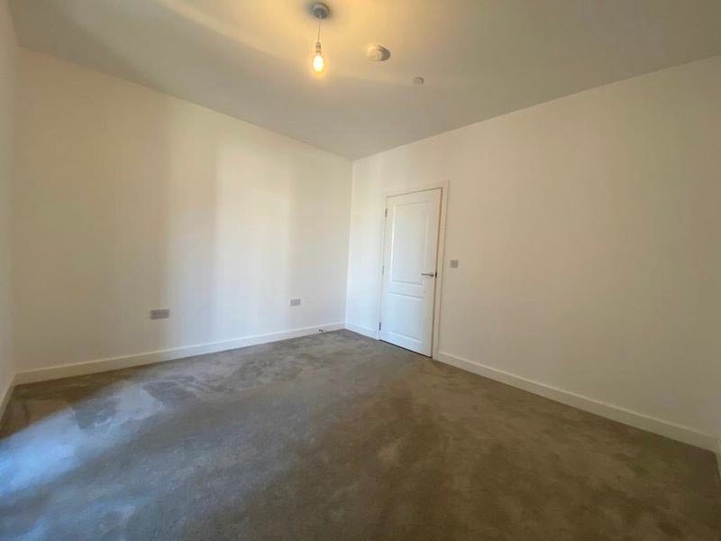 Room Ponton Road in Greater London