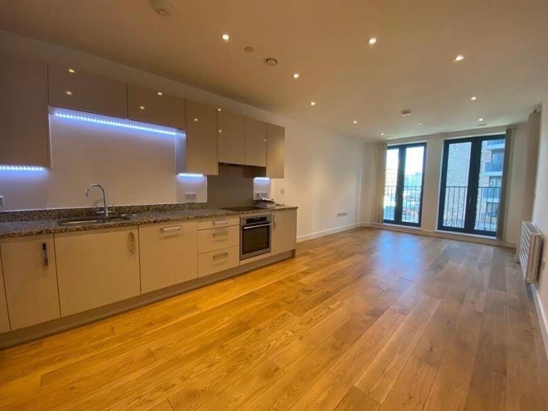 Room Ponton Road in Greater London