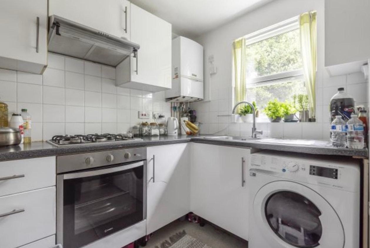 Flat Oakleigh Road North in Greater London