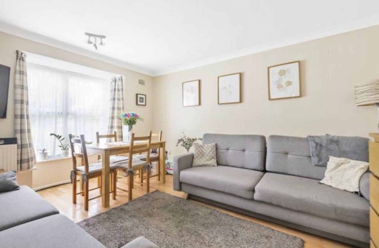 Flat Oakleigh Road North in Greater London