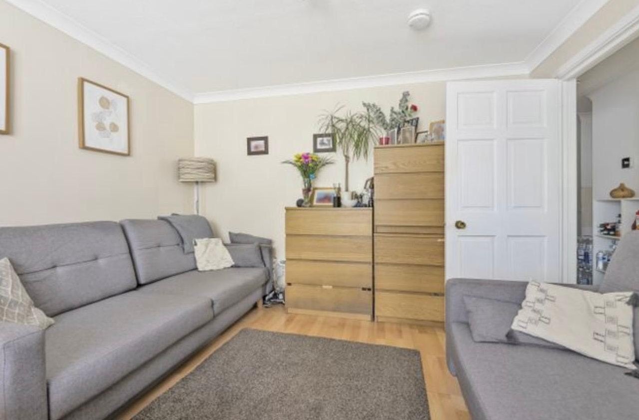 Flat Oakleigh Road North in Greater London