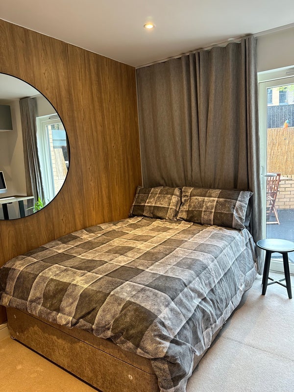 Flat Bradley Road in Greater London