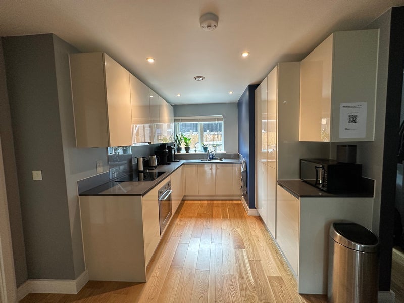 Flat Bradley Road in Greater London