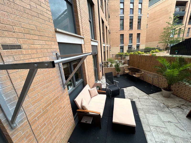 Flat Bradley Road in Greater London