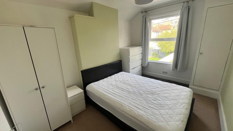 Room Trevelyan Road in Greater London
