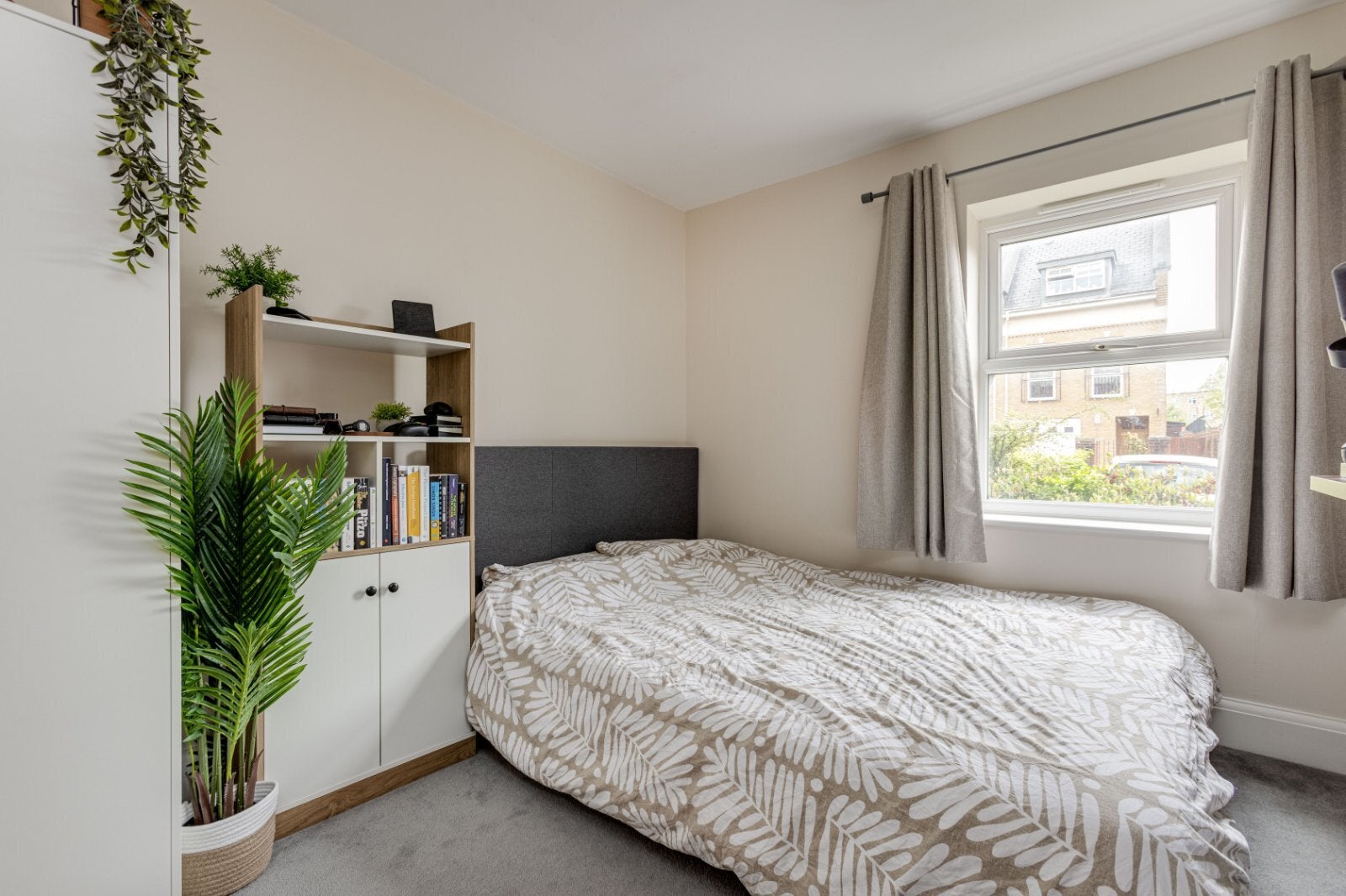 Flat King George Square in Greater London