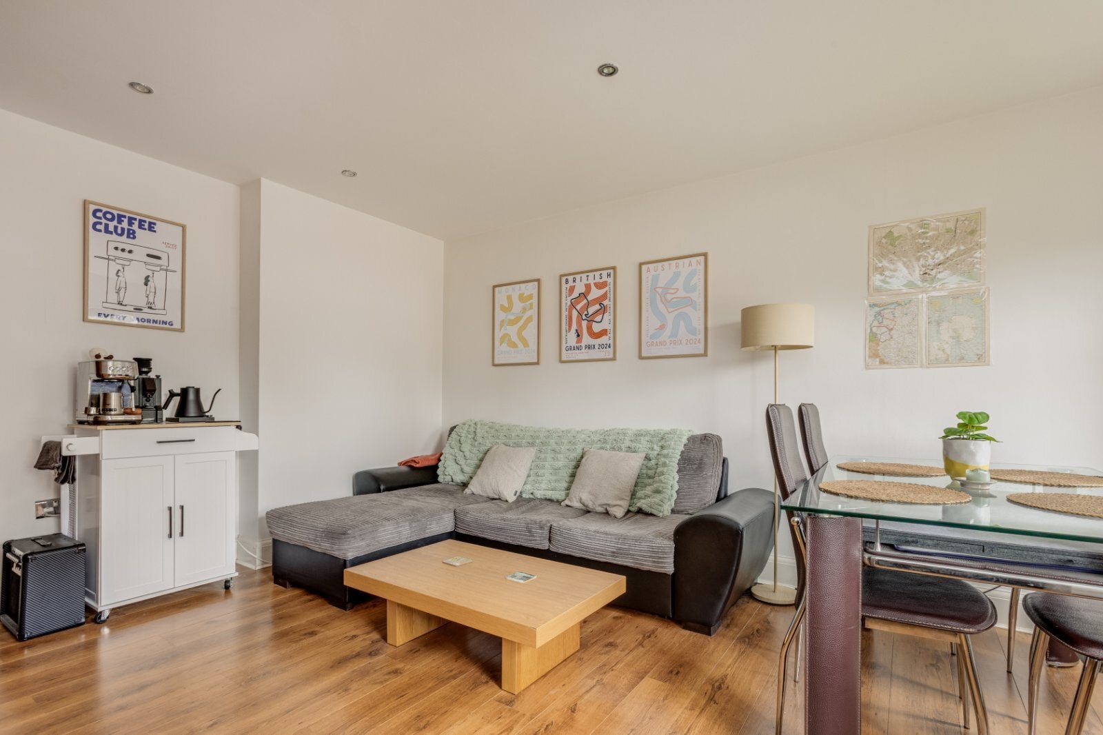 Flat King George Square in Greater London