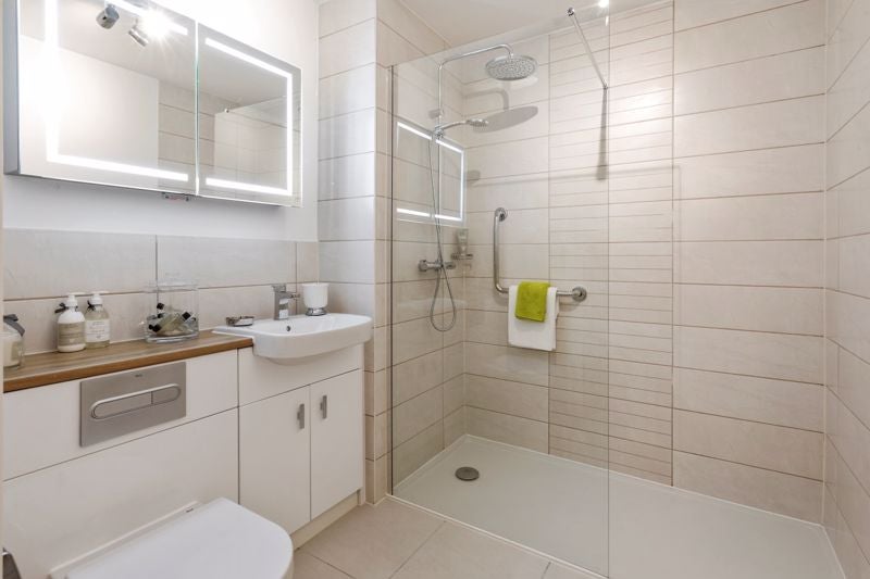 Flat Westhall Road in Warlingham