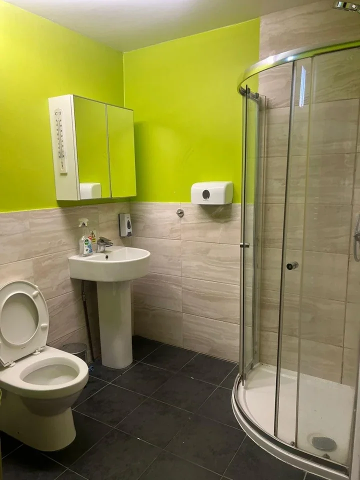 Room Shaftesbury Road in Greater London
