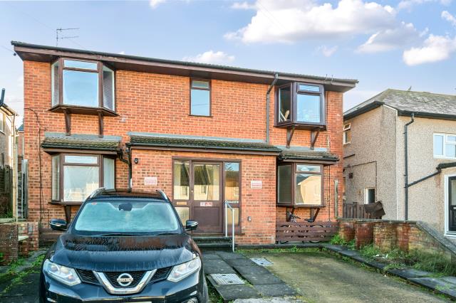 Flat Brockhurst Road in Chesham