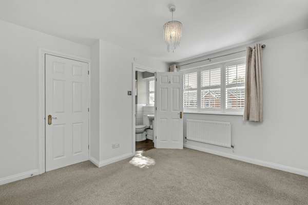 House Riverview Gardens in Elmbridge