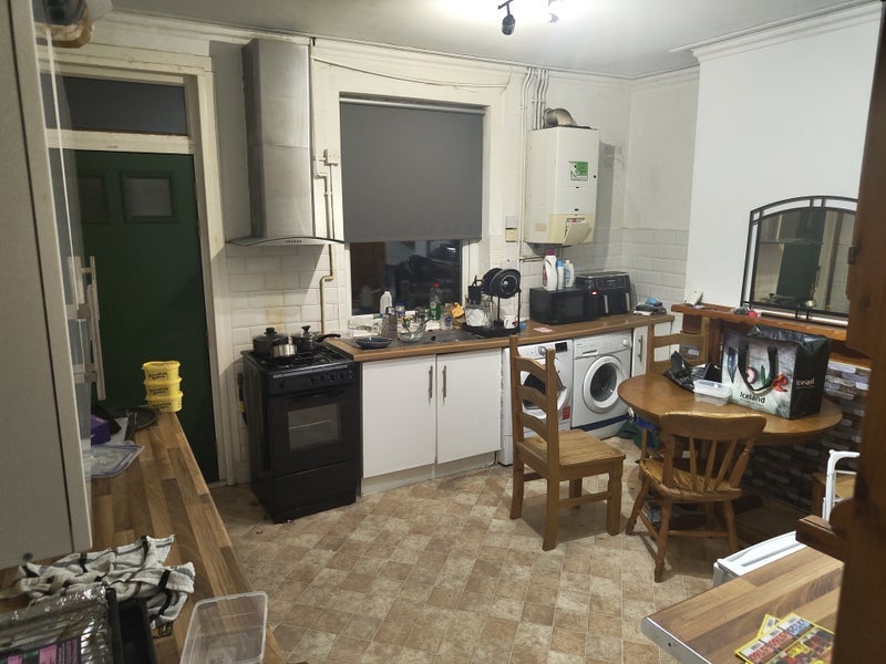 Room Back Albert Terrace in Leeds