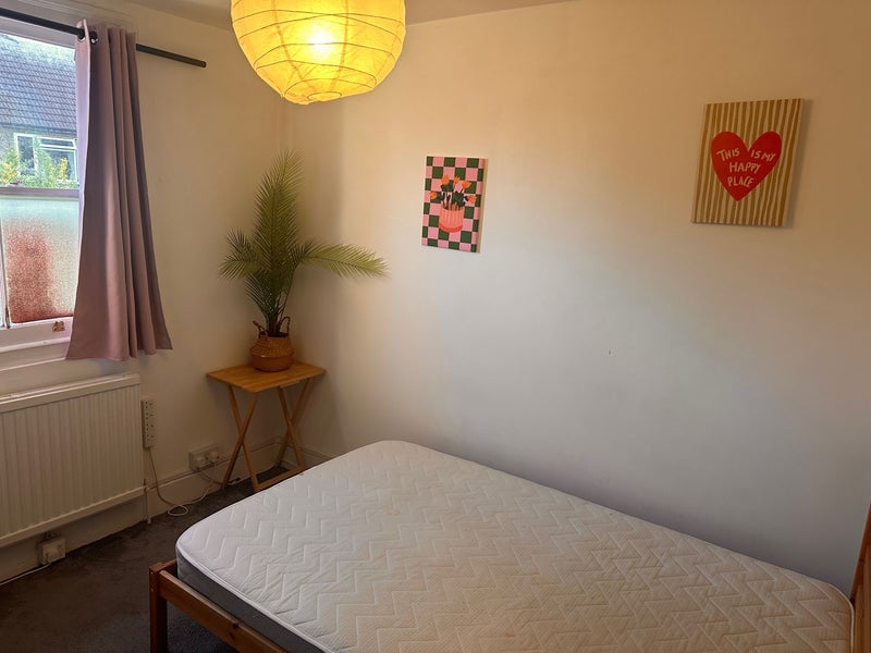 Room Manor Park Road in Greater London
