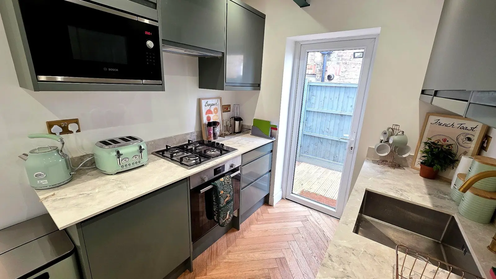 Flat Sylvan Road in Greater London