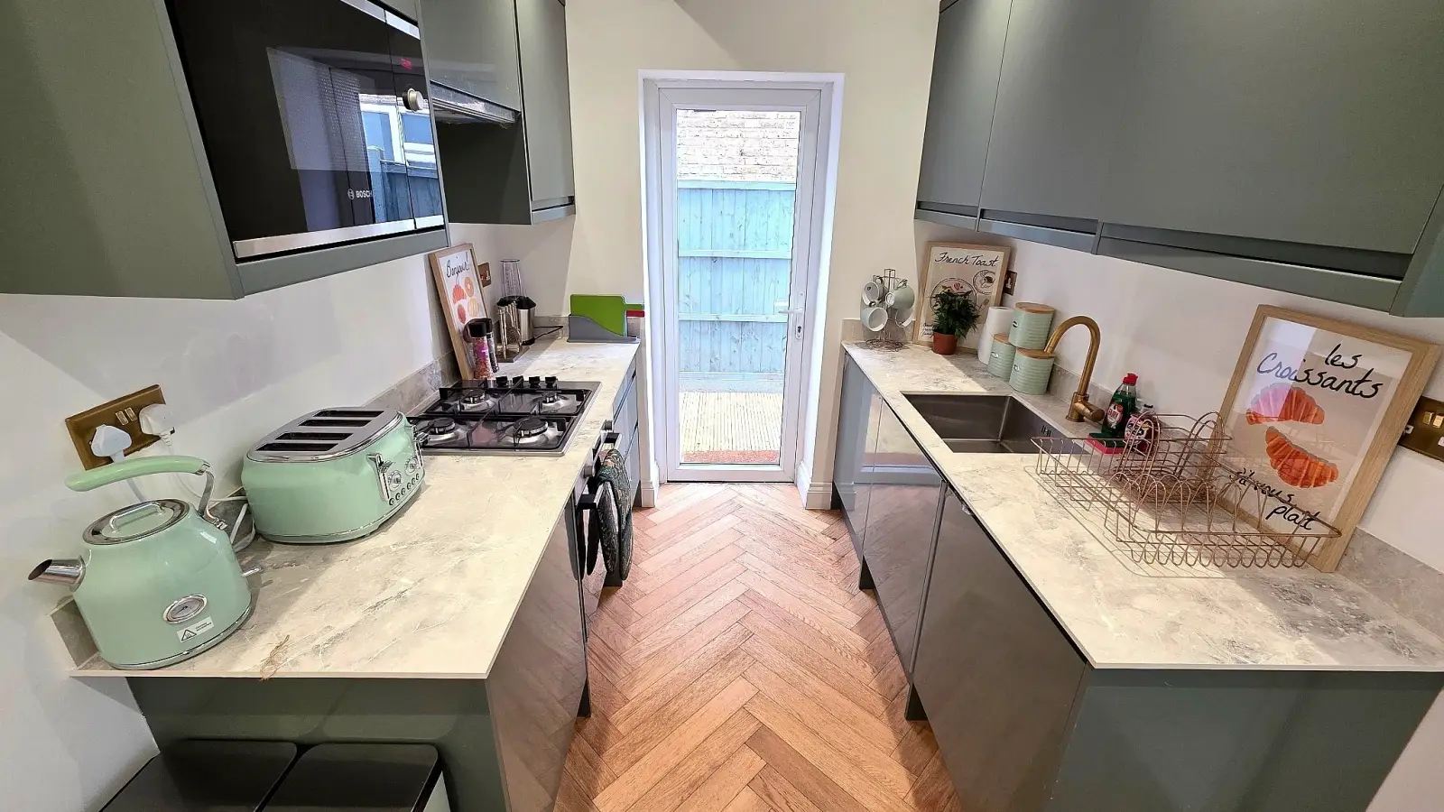 Flat Sylvan Road in Greater London