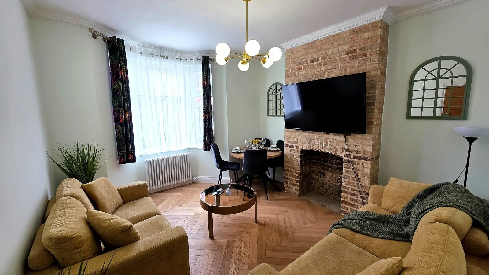 Flat Sylvan Road in Greater London