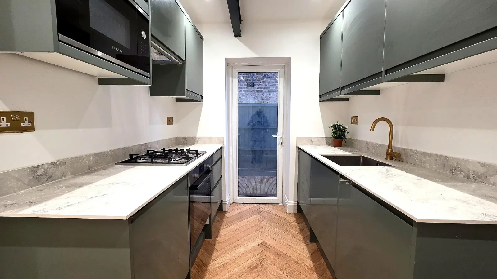Flat Sylvan Road in Greater London