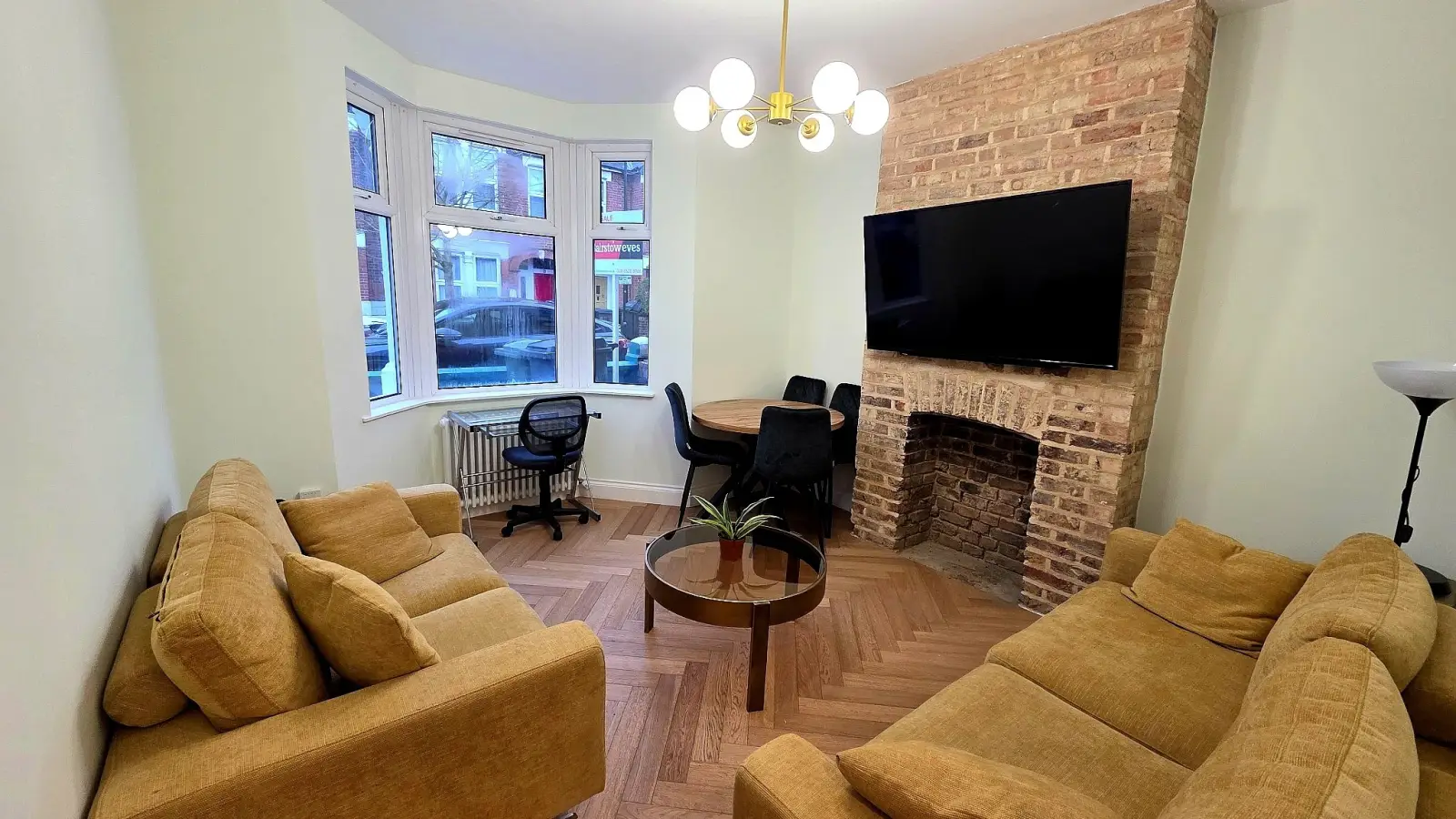 Flat Sylvan Road in Greater London