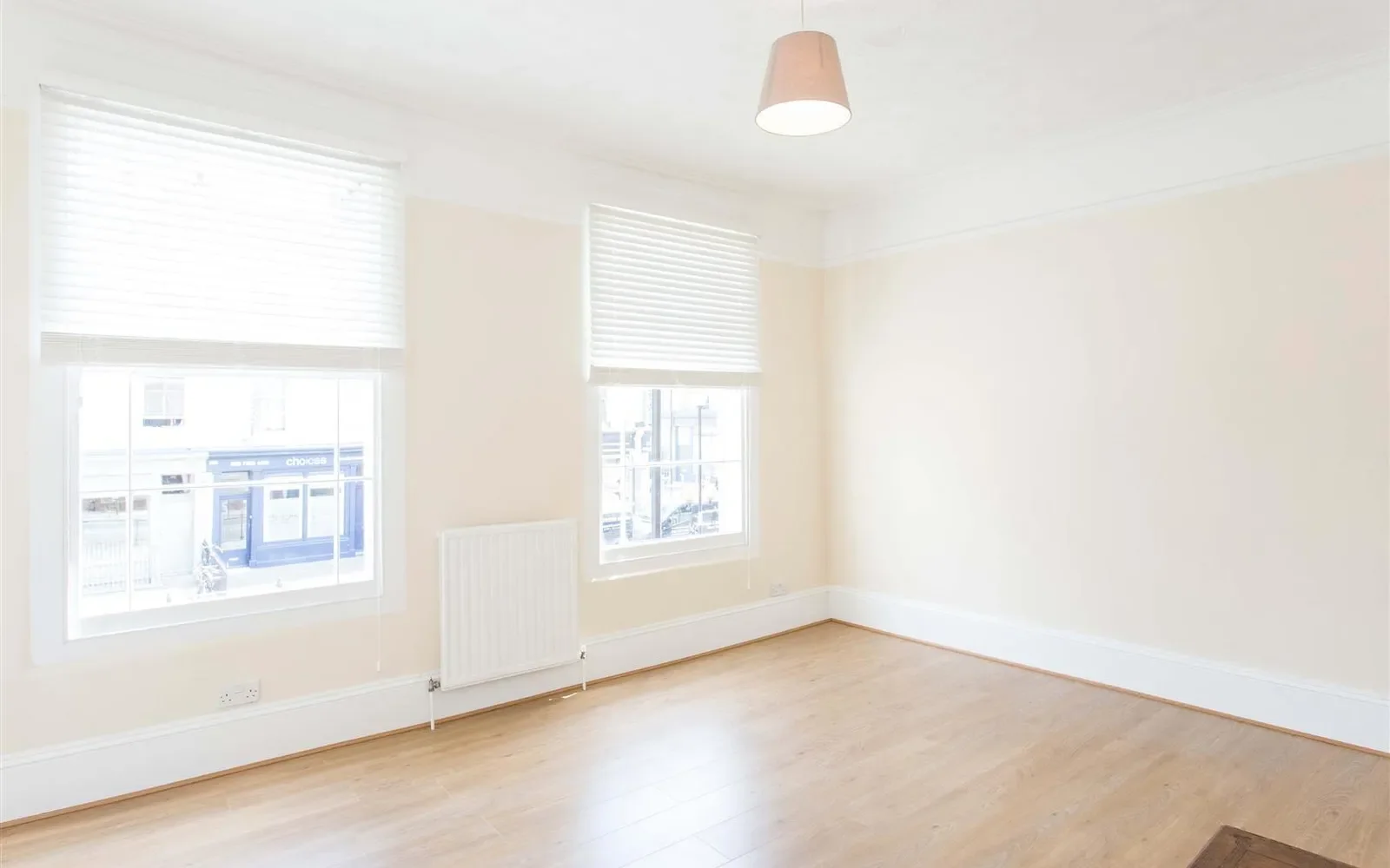 Flat Caledonian Road in Greater London