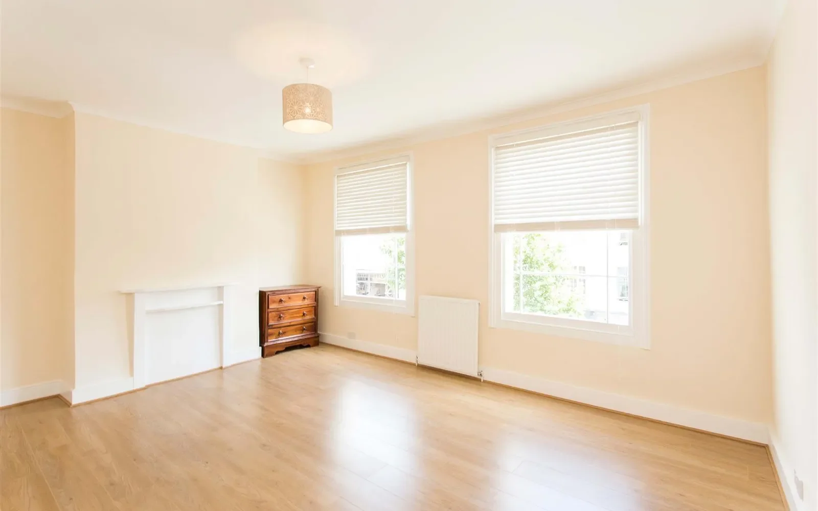 Flat Caledonian Road in Greater London