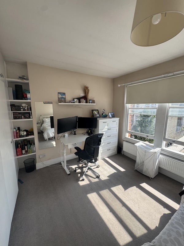 Room Prideaux Road in Greater London