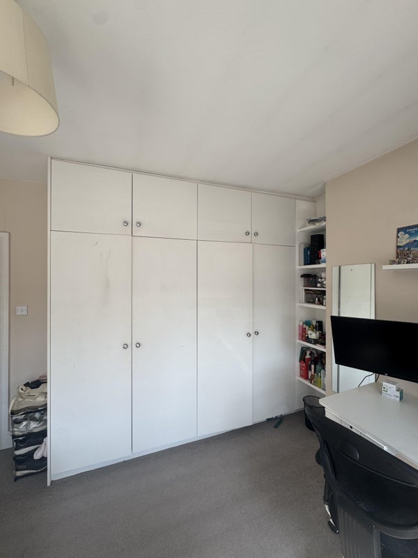 Room Prideaux Road in Greater London