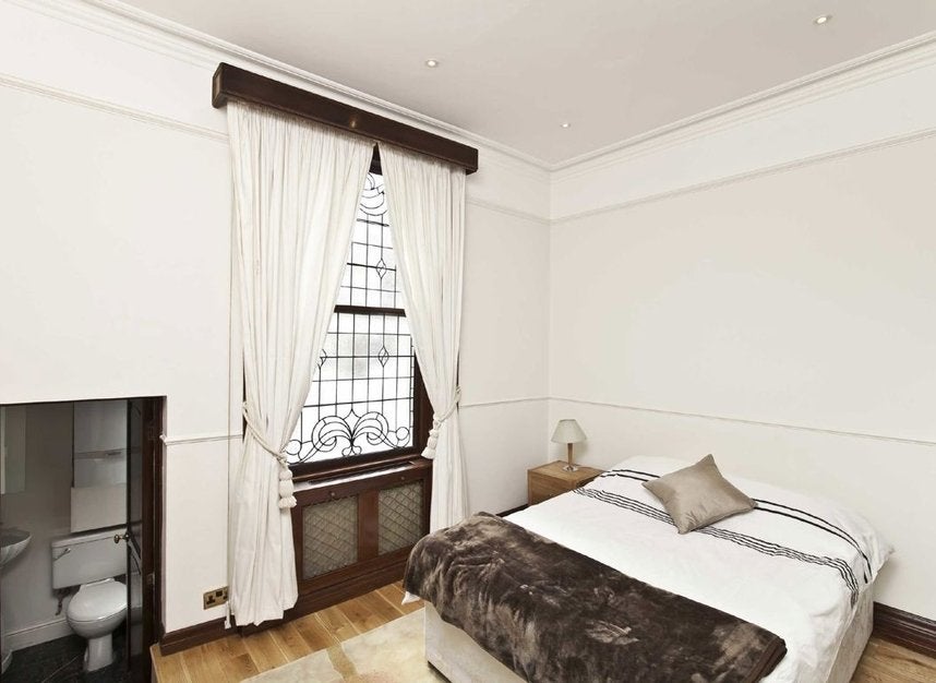 Flat Belgrave Road in City of Westminster
