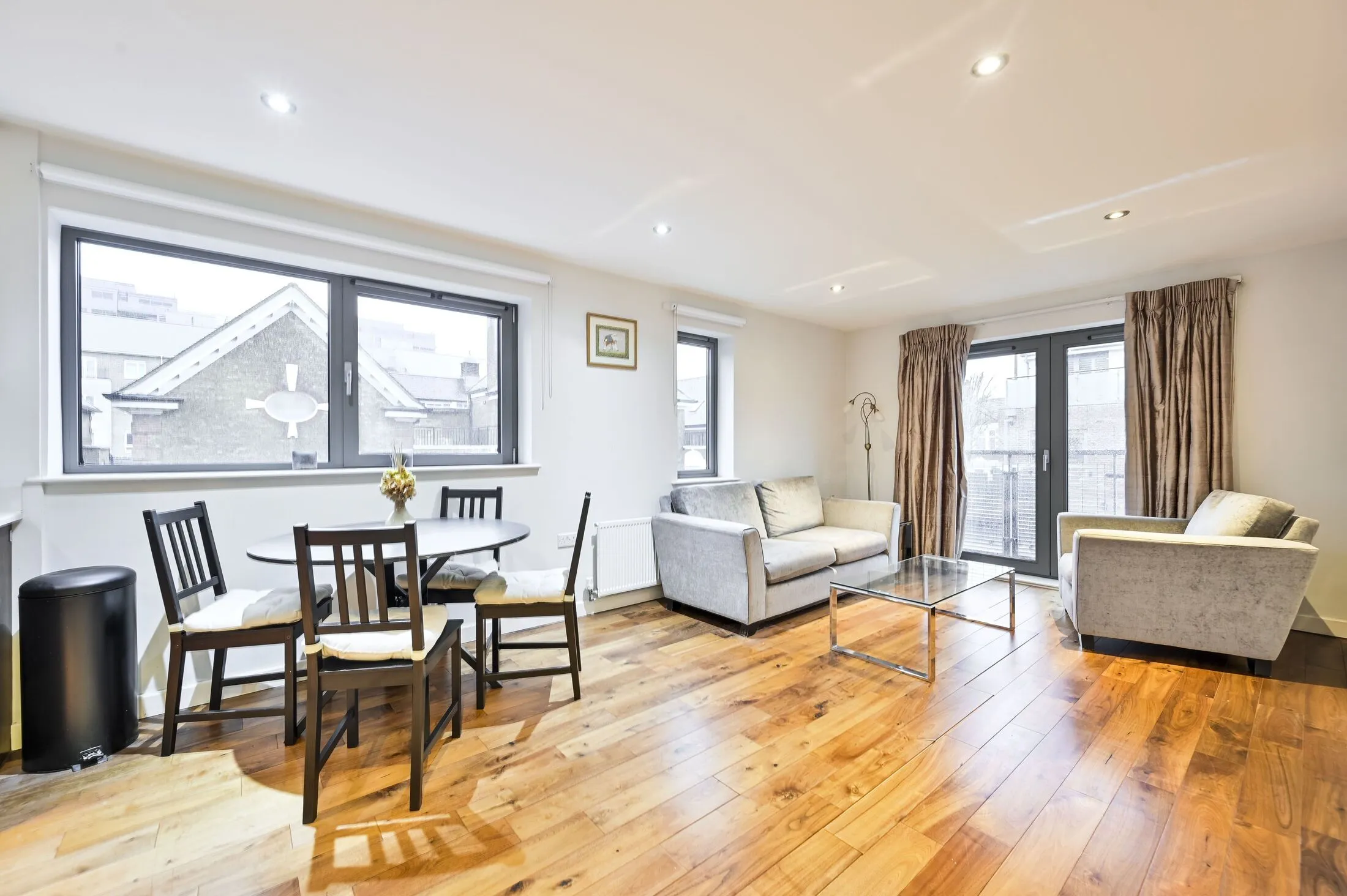 Flat Elbe Street in Greater London