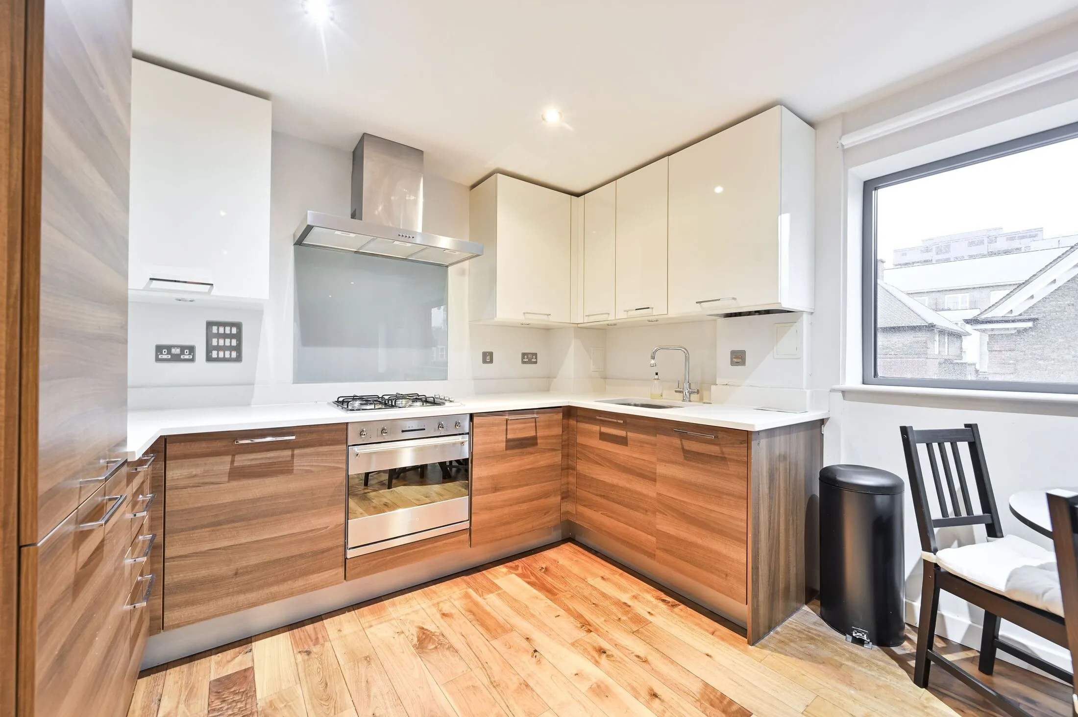 Flat Elbe Street in Greater London