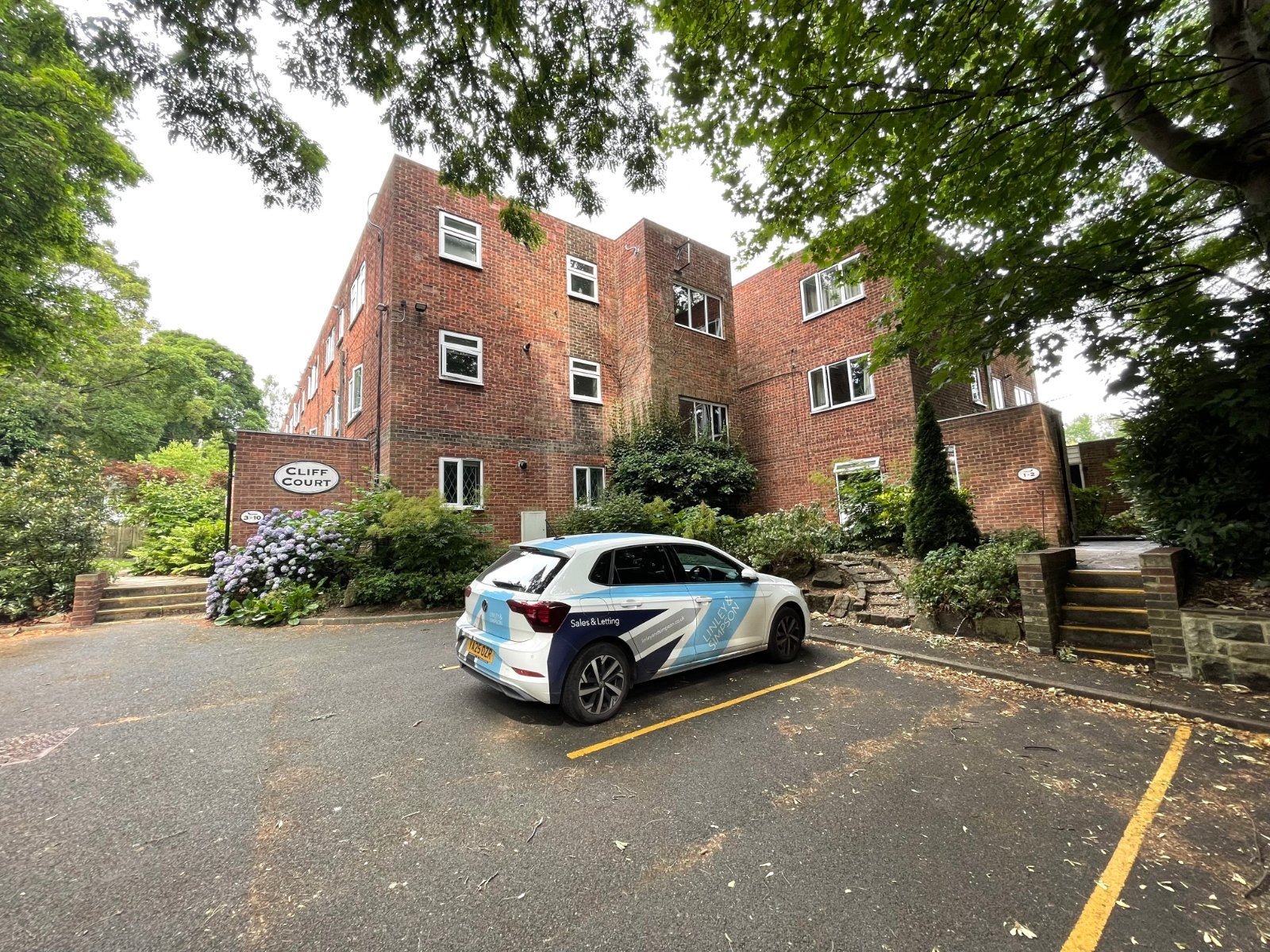 Flat Cliff Road in Leeds