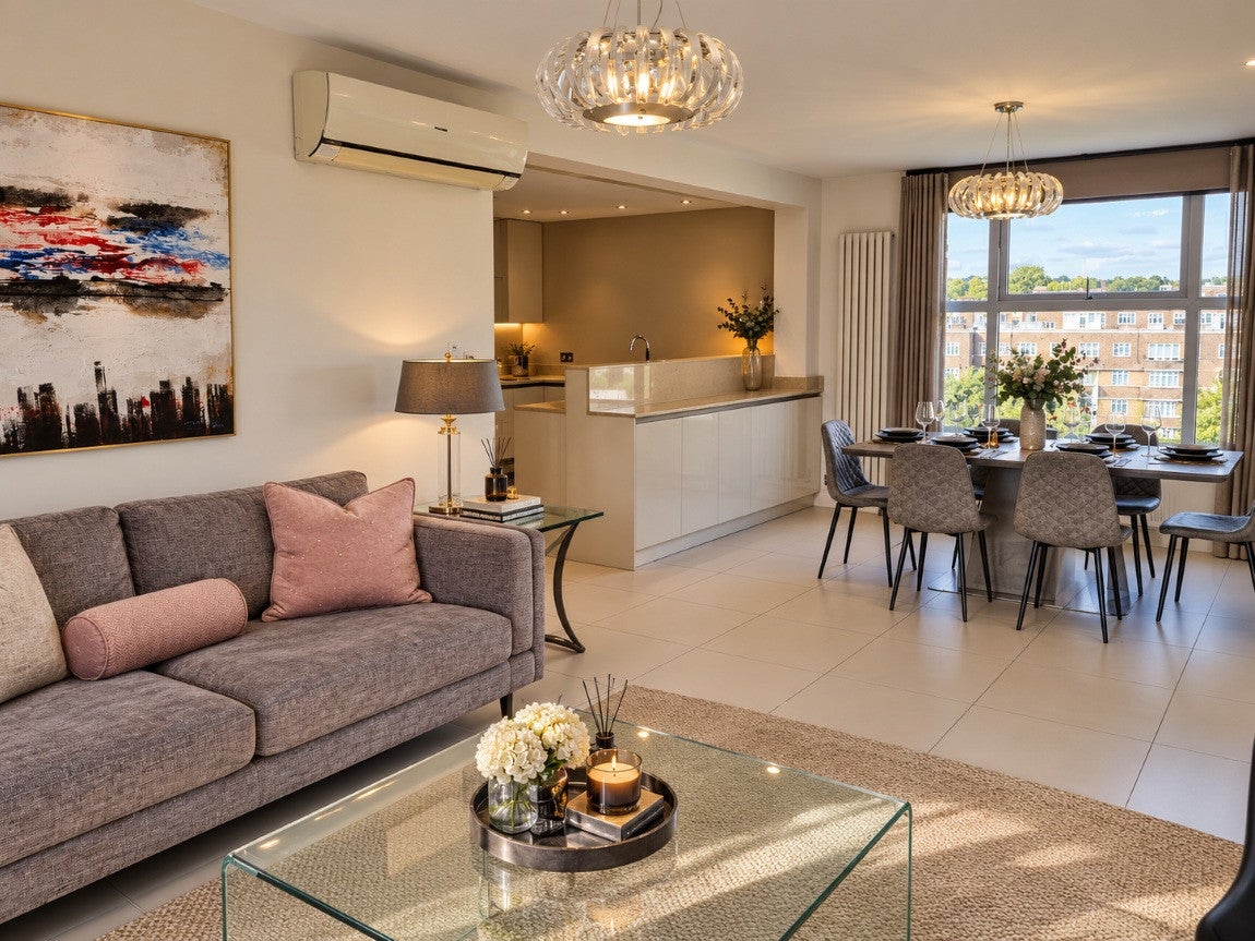 Flat Finchley Road in Greater London