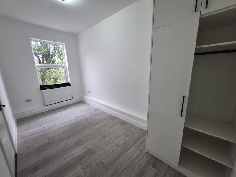 Flat Acre Lane in Greater London
